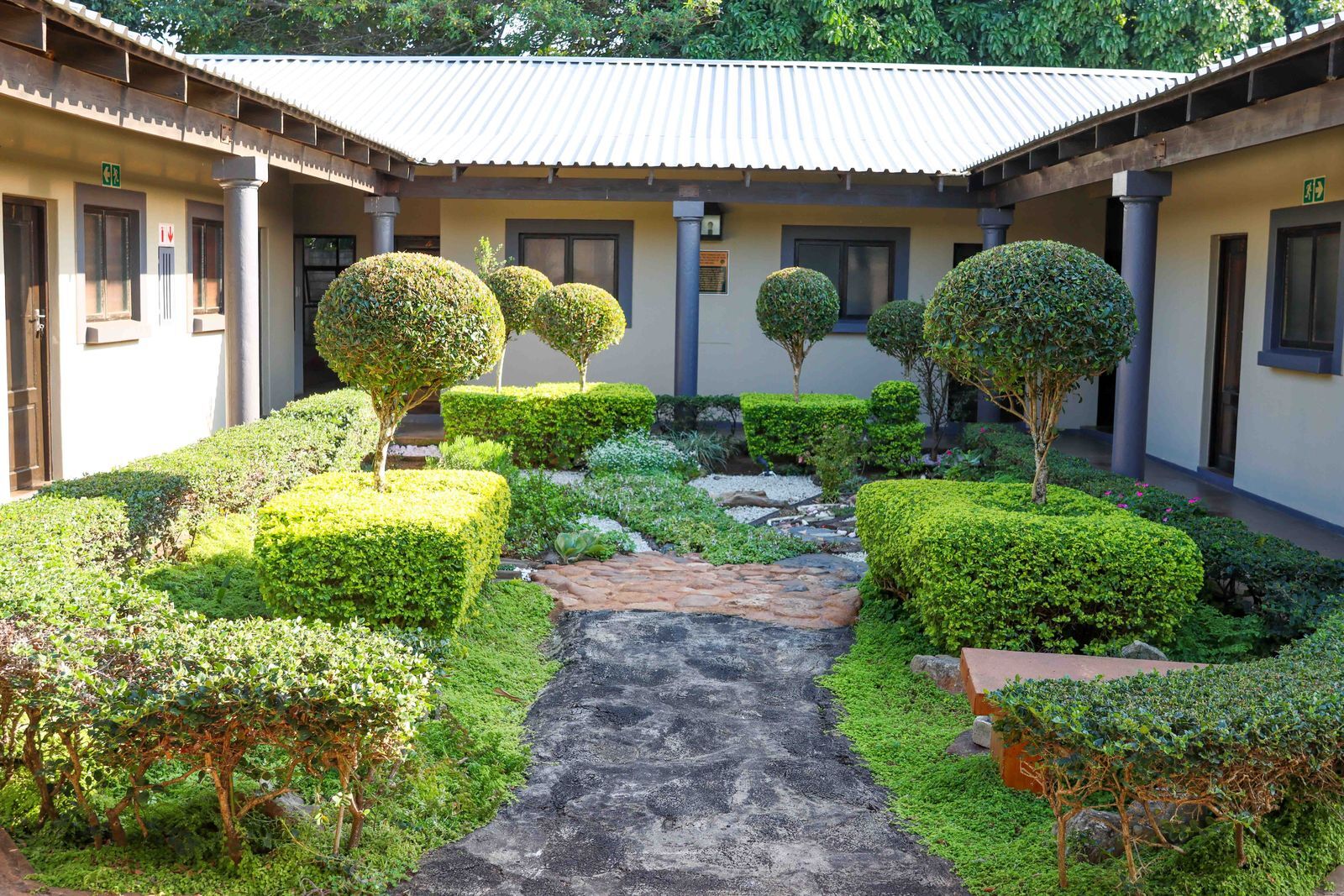 Gardens and grounds for a residential corporate retreat at Umdlalo Lodge