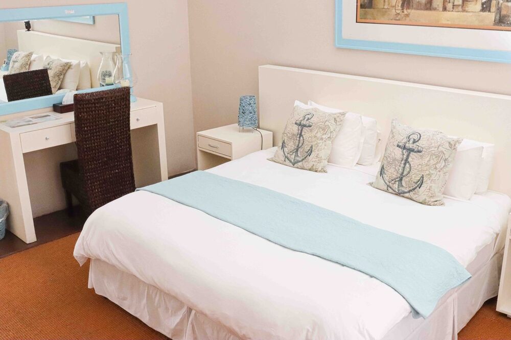 The Honeymoon Suite with freestanding bath at Umdlalo Lodge