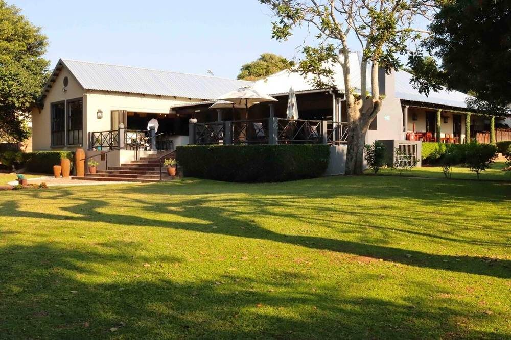 The gardens and grounds at Umdlalo Lodge, Umtentweni