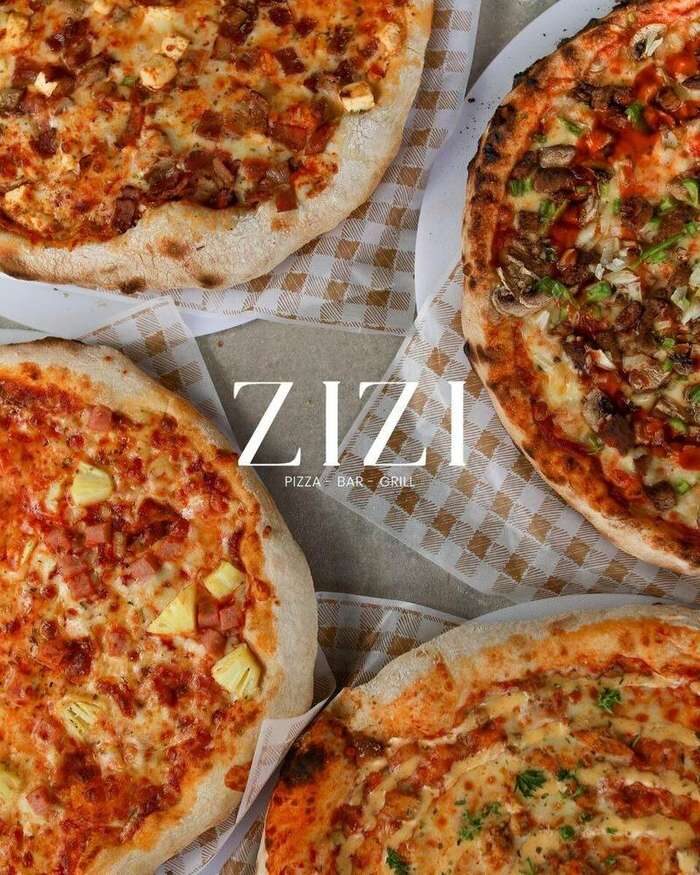Dining at Zizi's Restaurant, Umdlalo Lodge